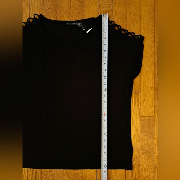 NWT Tahari Blouse with Shoulder Detail Size Medium - Picture 5 of 5